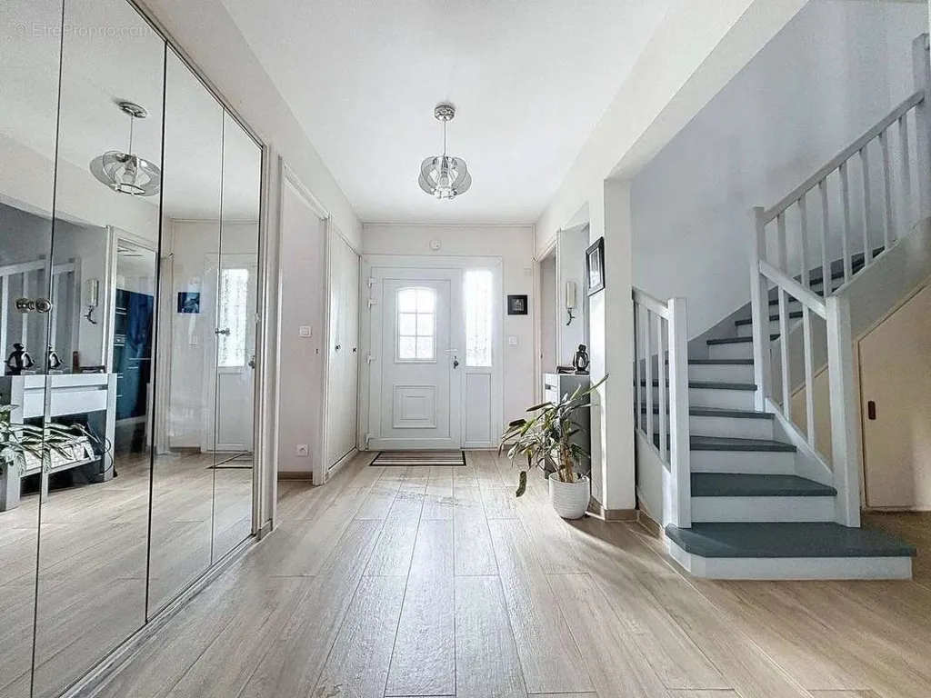 hallway_entrance