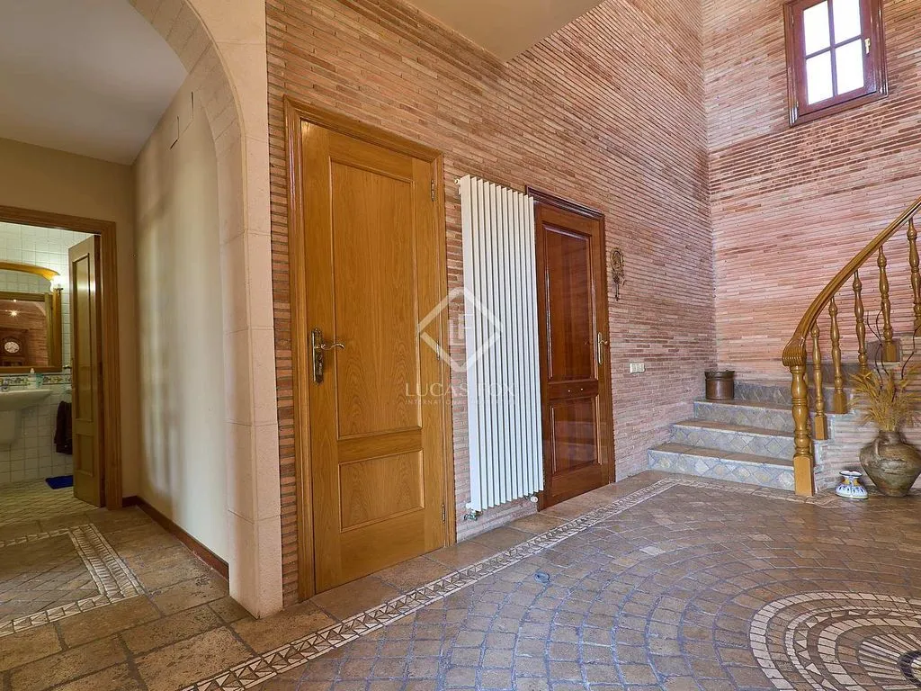 hallway_entrance