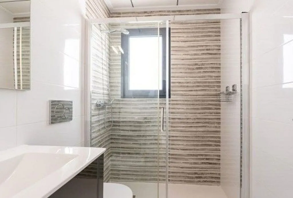 Salles de bain - Ready-to-Live Villa with Pool in Bigastro
