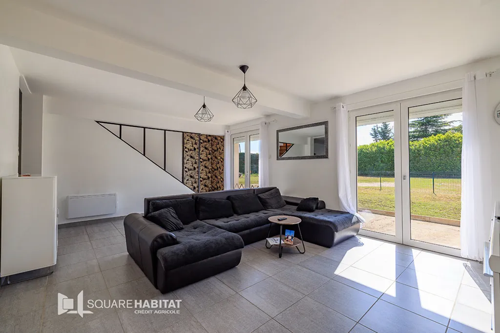 Séjour - Maison Rénovée avec Piscine à Saint-Denis-de-Pile