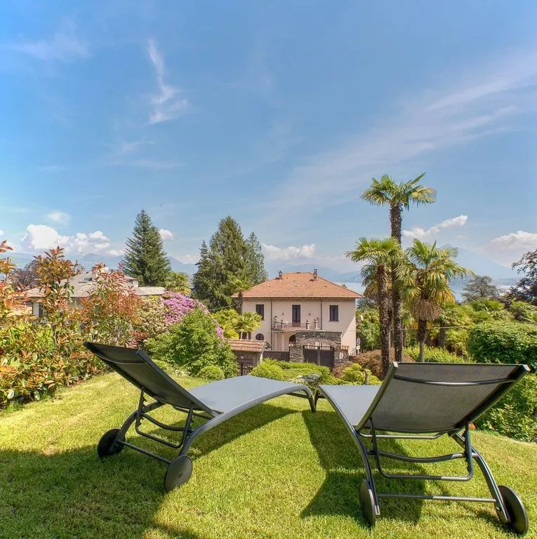 Aed - Modern Villa with Lake View in Stresa