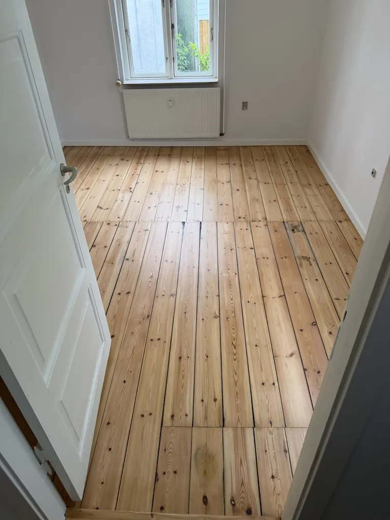 Pièces - Apartment with Balcony in Senior-Friendly Area