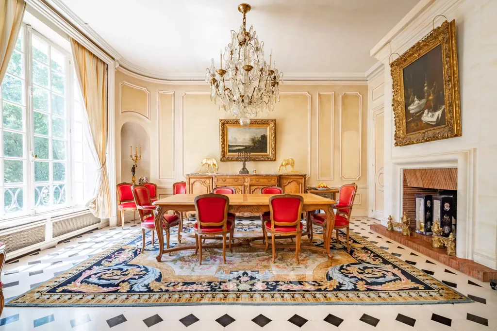 Söögituba - Néo-Classical Villa with Park in Le Vésinet