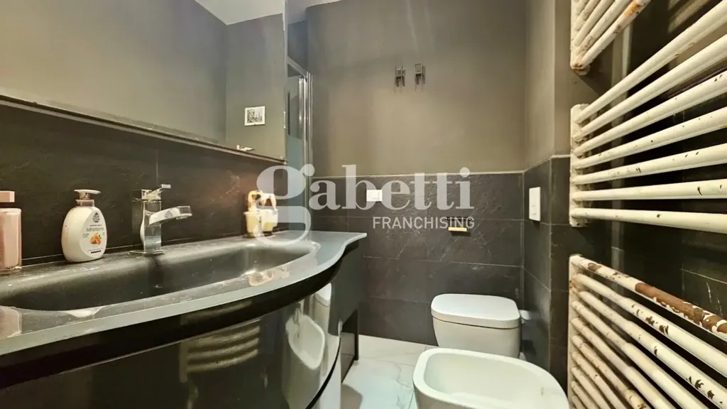 Salles de bain - Rustic 4-Room Apartment with Terraces in Florence