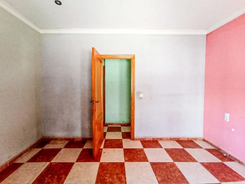 Toad - Ground Floor Flat for Renovation in Almoines