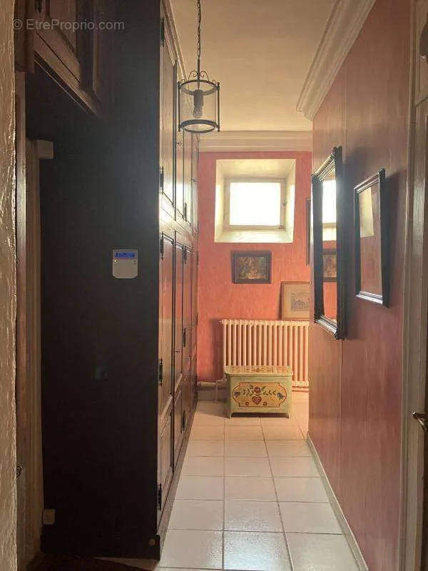 Esik - 5-Piece Apartment with Balcony in Lyon 2ème