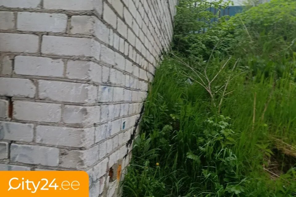 Jardin - Garage with 23 m² Space in Narva