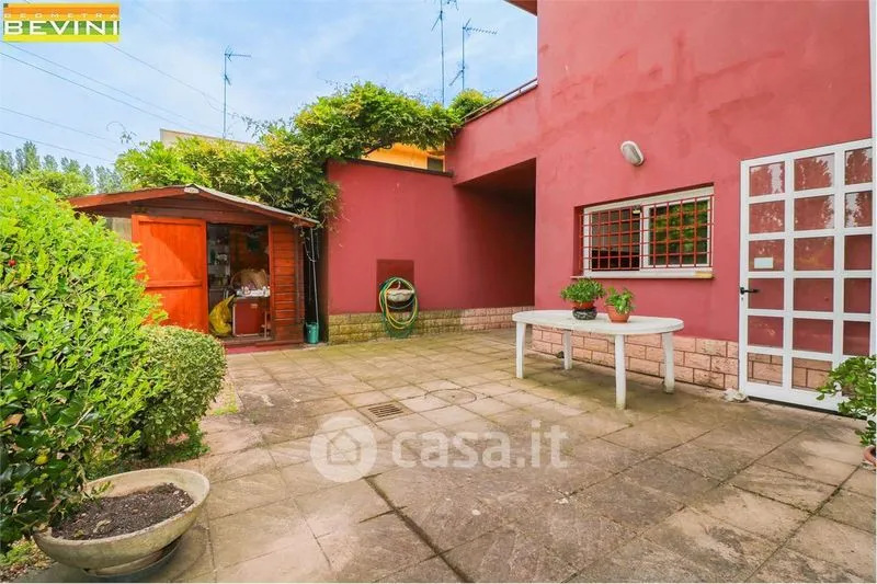 Terrasse - Semi-detached House with Garden in Modena