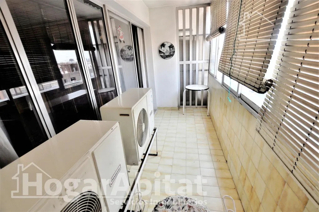 Rõdu - Spacious Apartment with Balcony in Malilla, Valencia