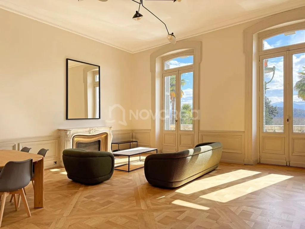 Séjour - Appartement Rénové avec Vue sur les Pyrénées à Pau