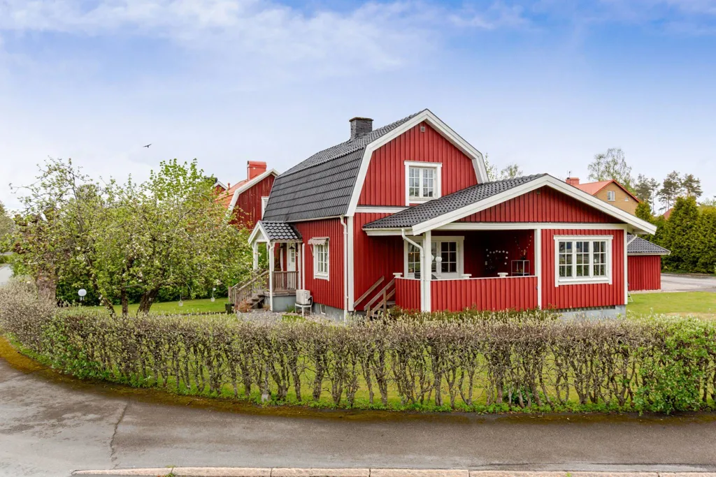 Välivaade - Charming Red Cottage with Garage in Jönköping