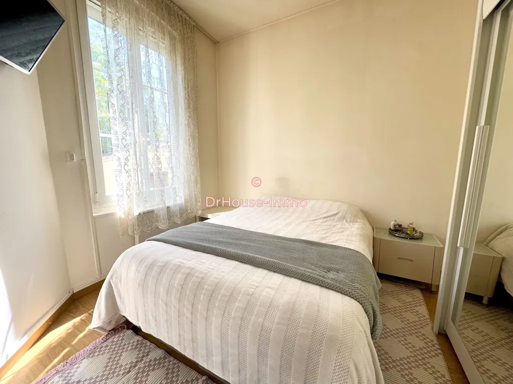 Chambres - Ensemble Immobilier avec Deux Habitations à Châlette-sur-Loing