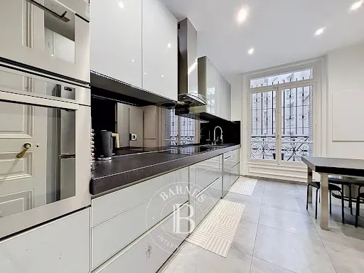Cuisine - Appartement Haussmannien Meublé à Paris 16ᵉ