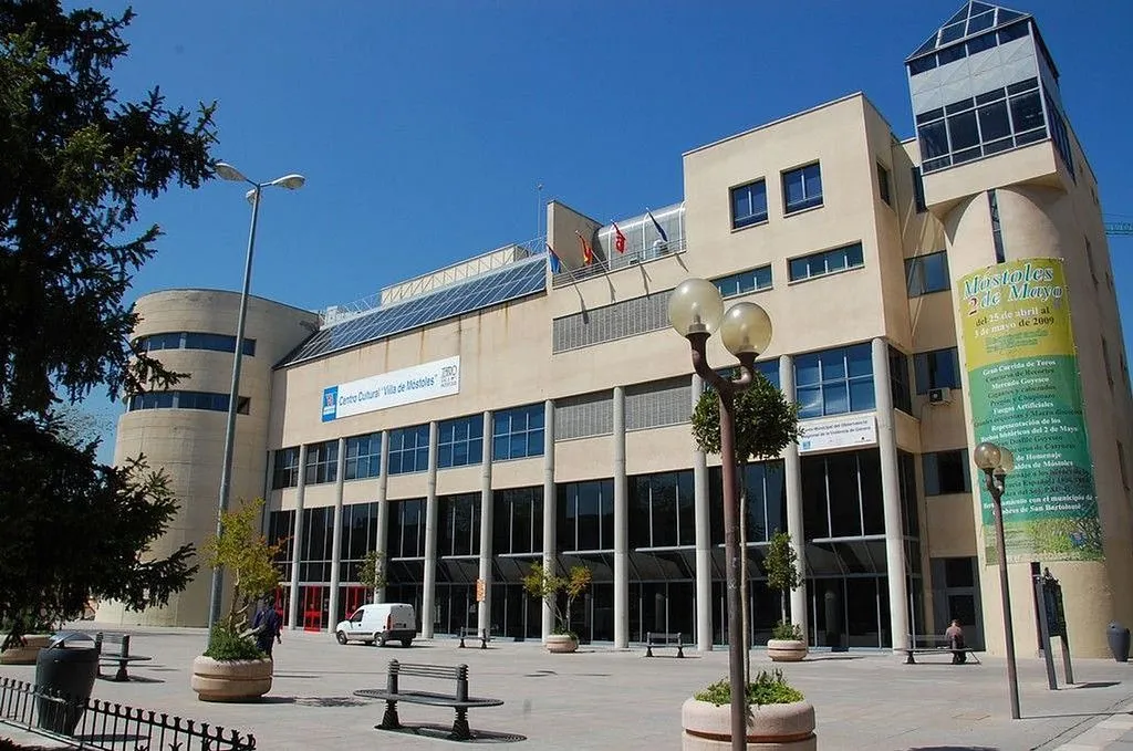 1970s Apartment with Terrace in Móstoles Central