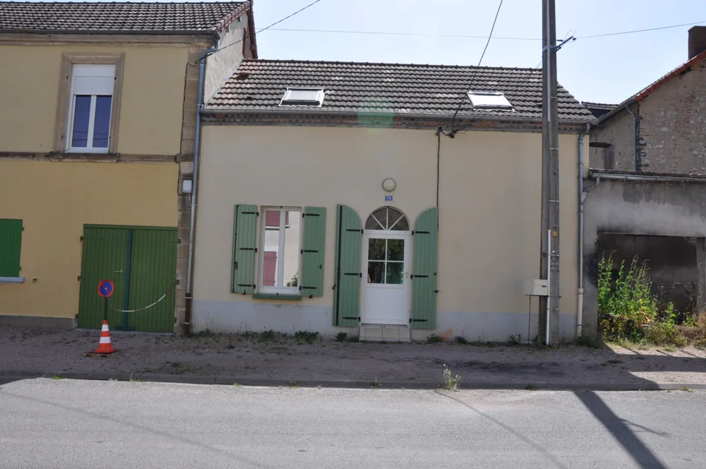 Välivaade - Terraced House with Tenant in Lapalisse