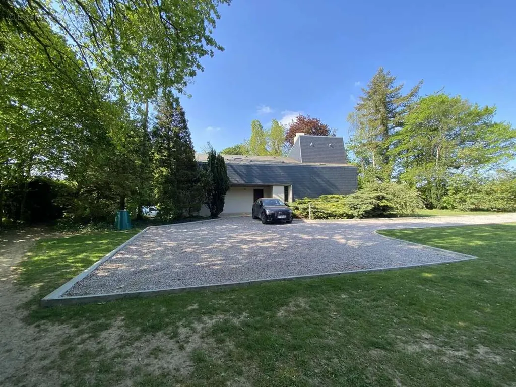 Välivaade - Architectural House with Garden in Normandy