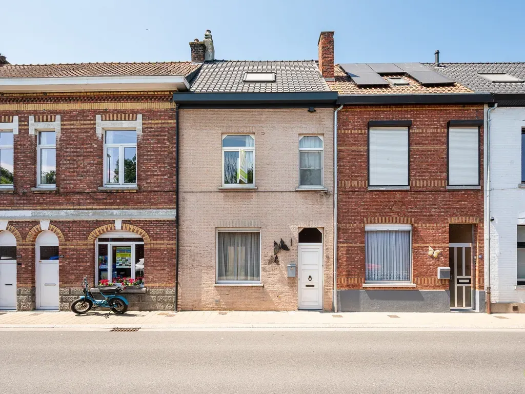 Välivaade - Renovatable House with Overlooked Courtyard in Eeklo