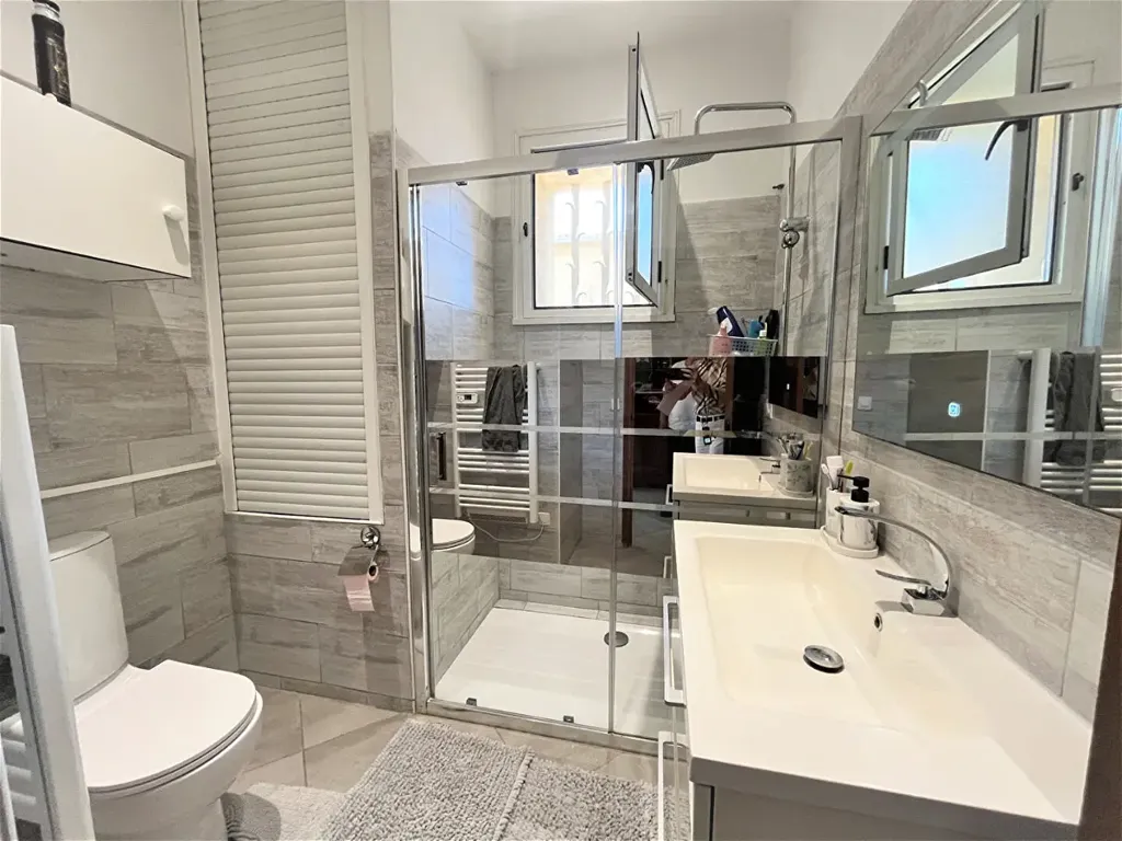 7-toaline maja asukohas Apt