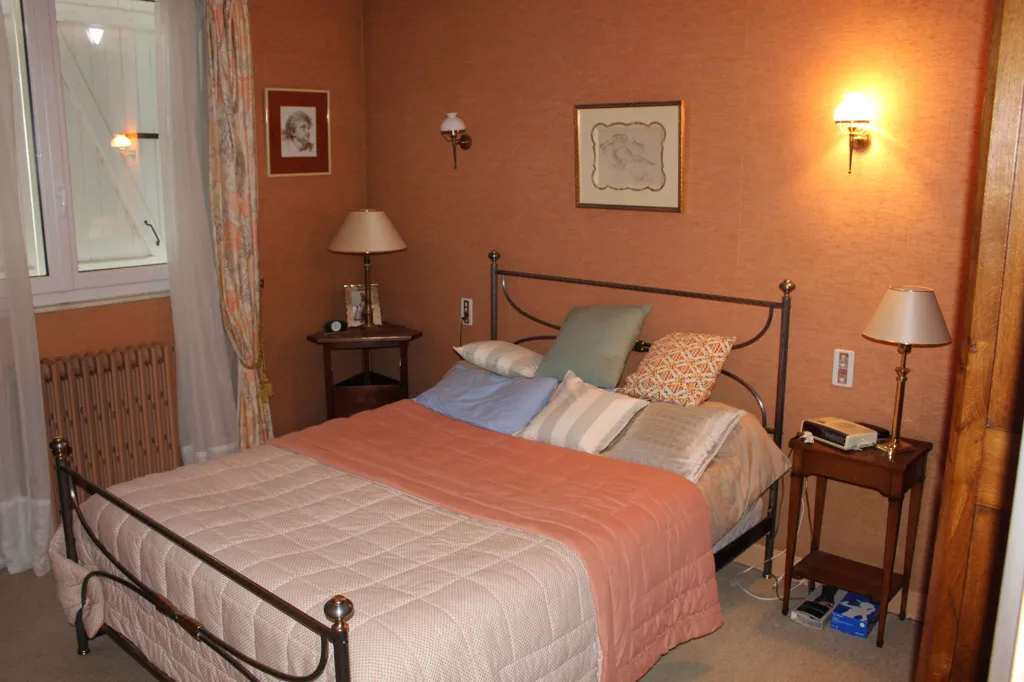 Chambres - Maison avec Jardin et Garage à Mauriac