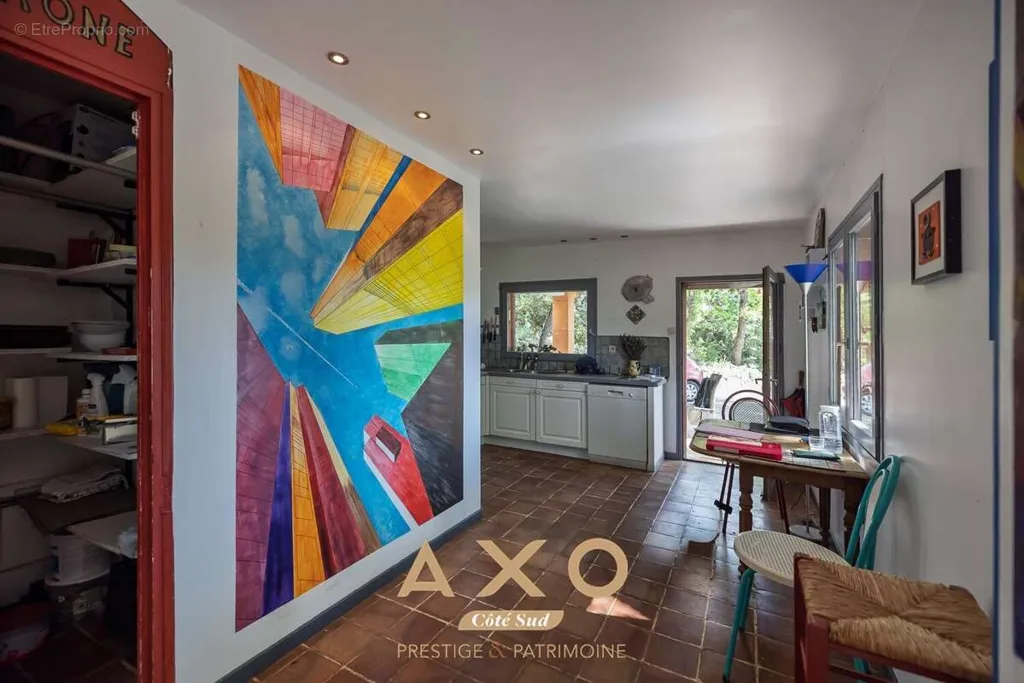 Esik - Villa with Pool in Le Puy Sainte Reparade
