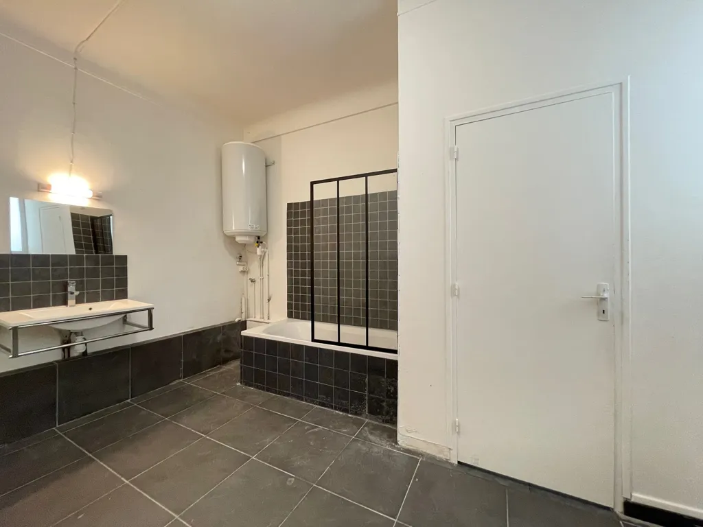 Bagni - 2/3-Piece Parisian Flat with High Ceilings