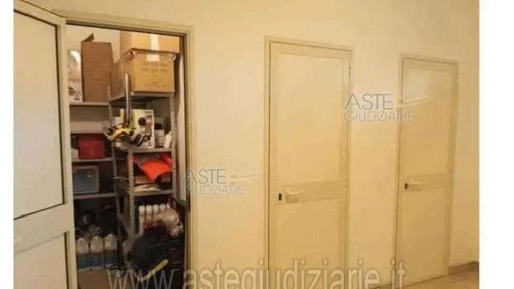 Pièces - Shared Apartment with Three Bedrooms in Gela