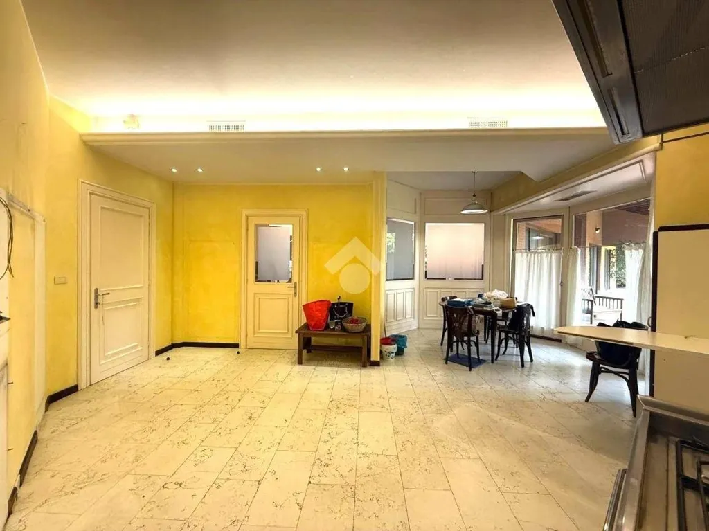 Cuisine - Villa with Balcony in Central Trecate