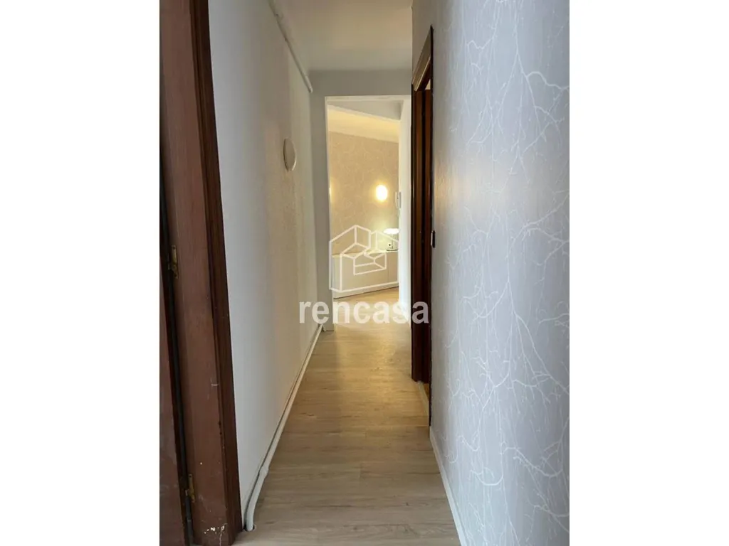 Esik - Spacious Flat with Balcony in Lleida Centre