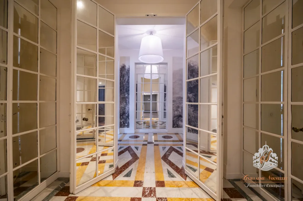 Entrée - Appartement Luxueux avec Parquet Versailles à Paris