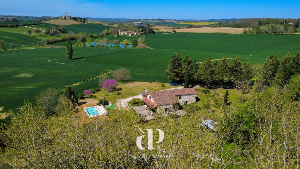 Õhuvaade - Renovated Cottage with Pool in Lectoure