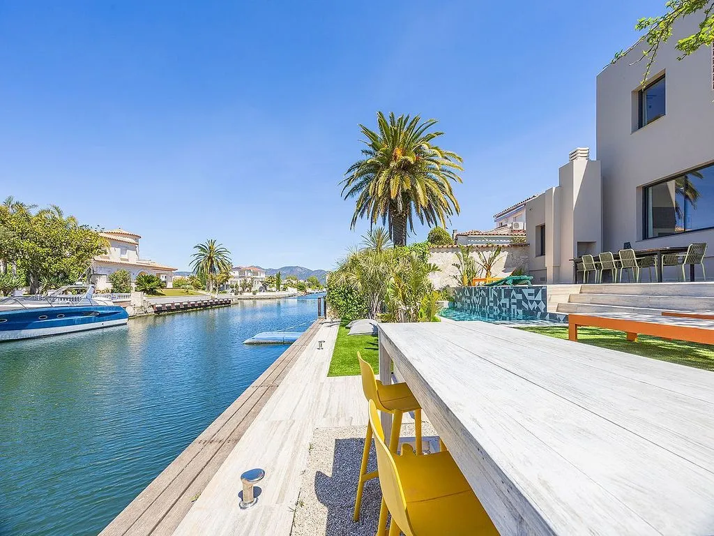 Terrasse - Contemporary Villa with Private Mooring in Empuriabrava