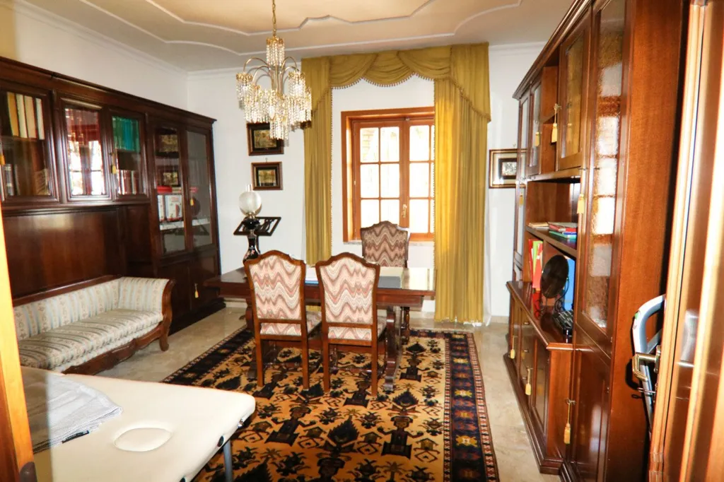 Kabinet - Hilltop Villa with Panoramic Views in Eboli