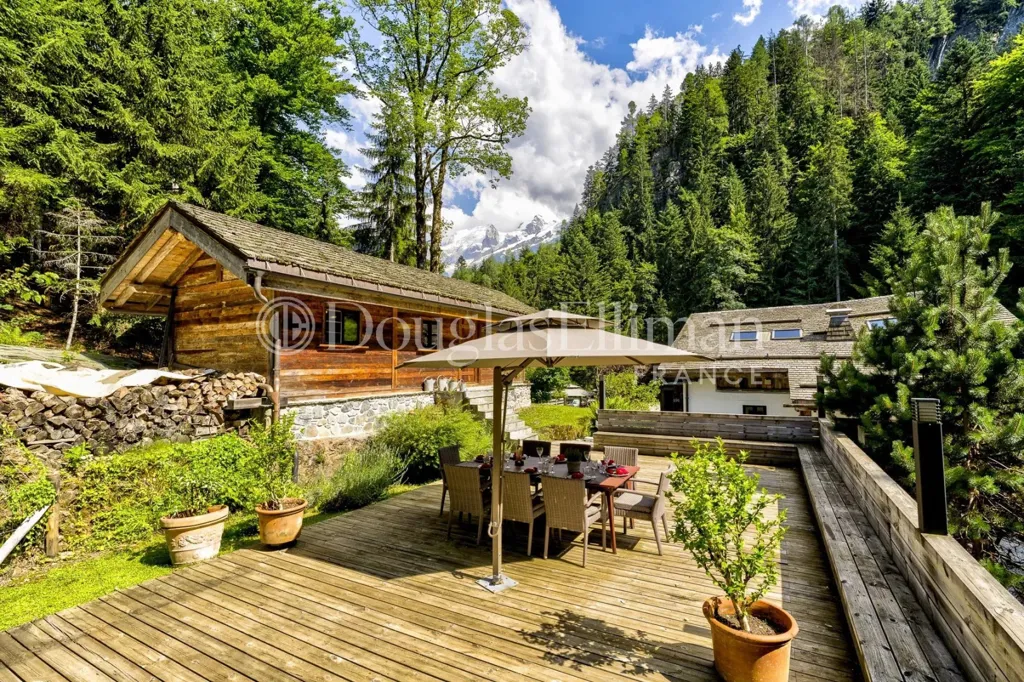 Terrasse - Ferme Historique avec Piscine à Les Houches