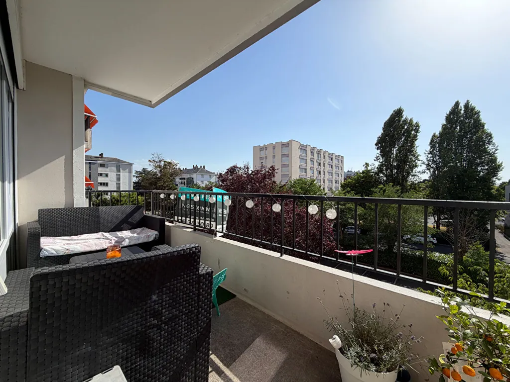 Balcone - Two-Bedroom Apartment with Balconies in Angers