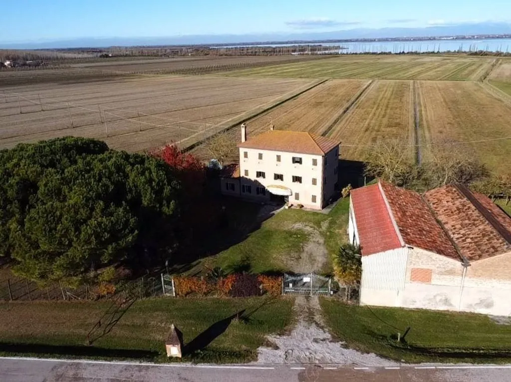 Õhuvaade - Historic Farmhouse with Pier in Jesolo
