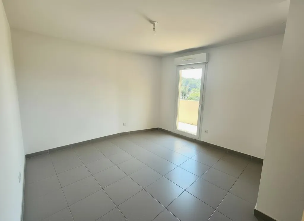 Toad - 3-Bed Apartment with Terrace in Gardanne