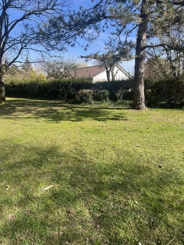 Giardino - Buildable Land with Utilities in Limoges-Fourches