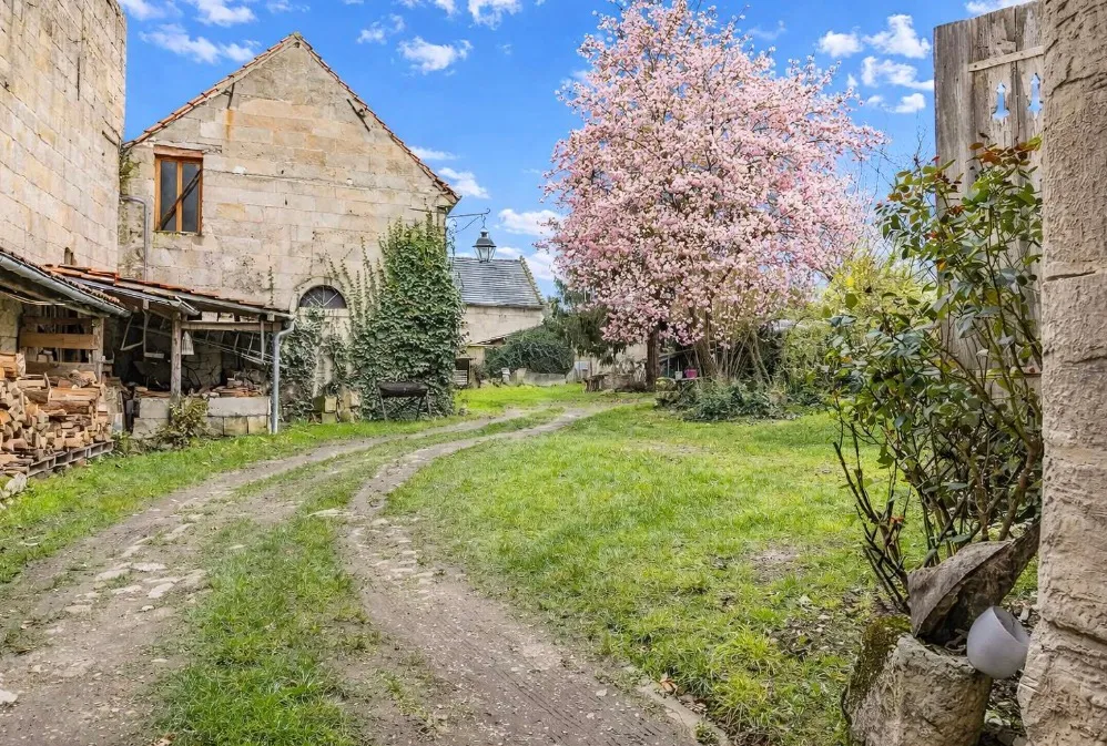 Jardin - Longère en Pierre avec Dépendances à la Campagne