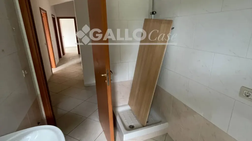 Salles de bain - Mansard Apartment with Balcony in Mendicino