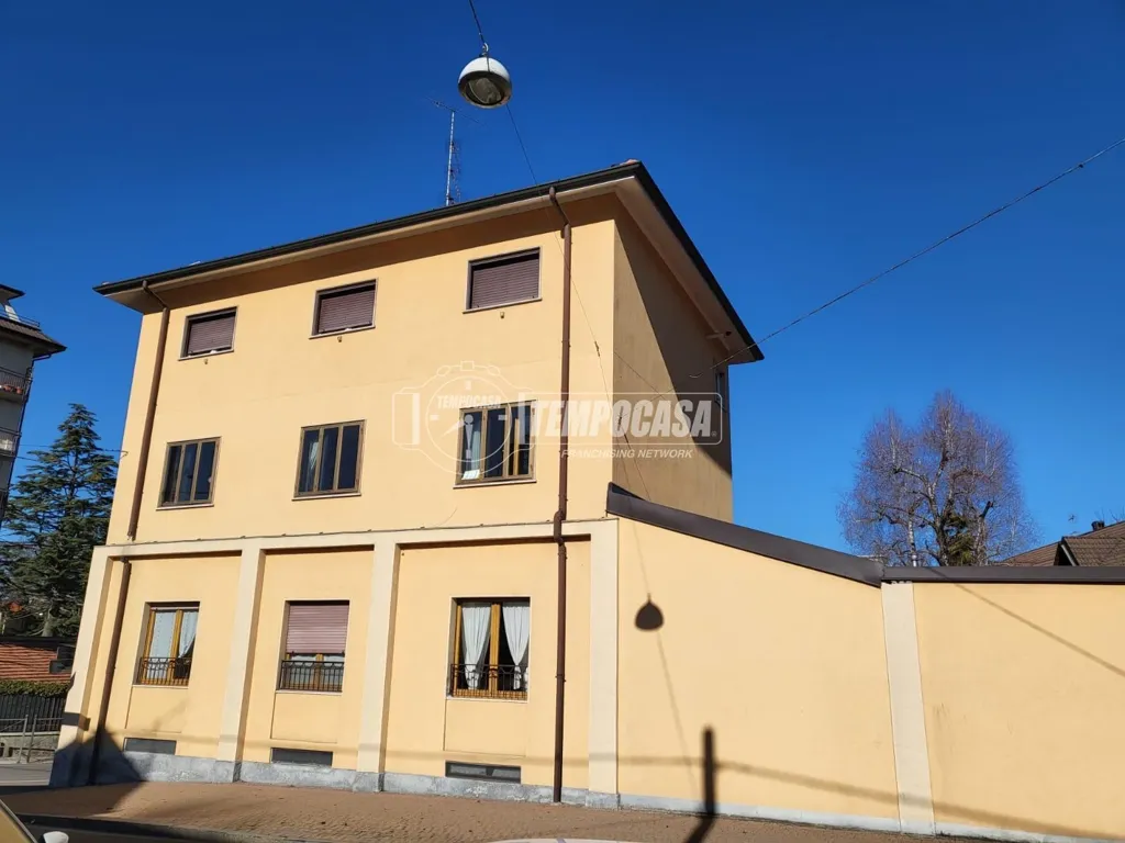 Välivaade - Three-Bedroom Apartment with Private Parking in Malnate