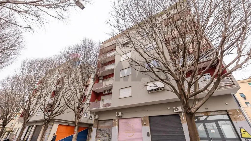 Välivaade - Ristruttured Flat with Ascender in Appio Latino, Rome