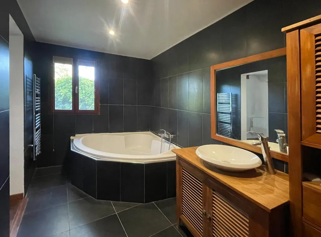 Salles de bain - Duplex Atypique avec Terrasse à Tourrette-Levens