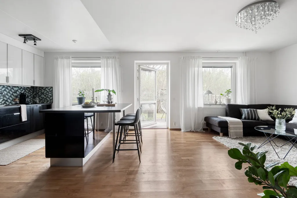 Köök - Spacious 3-Bedroom Flat with Terrace in Hässelby Strand