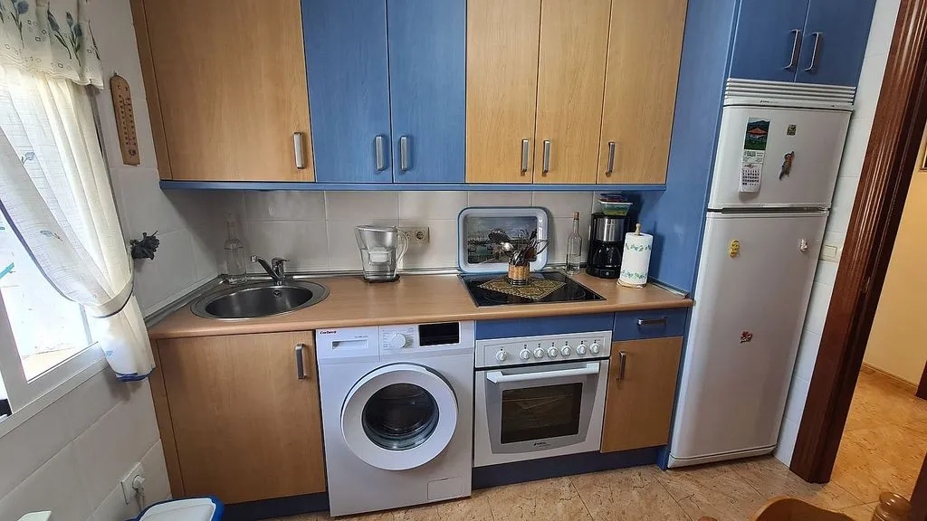 Köök - Bright 2-Bedroom Flat in Zona Pinilla