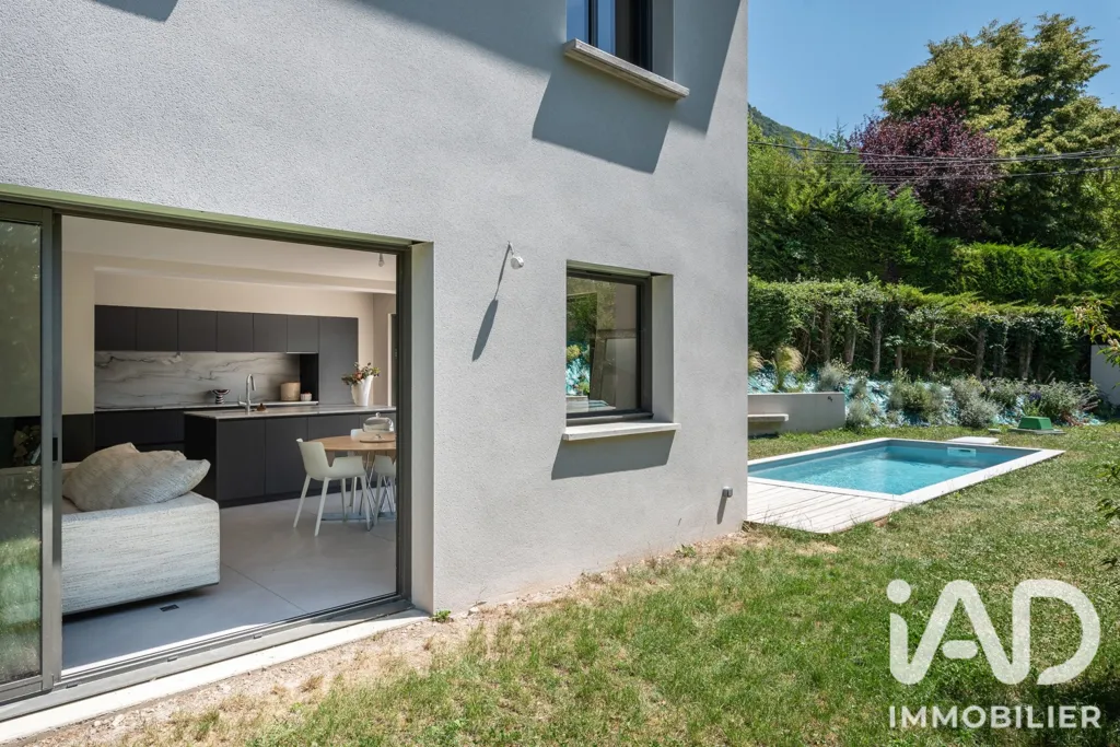 Piscina - Contemporary House with Pool in Saint-Martin-Le-Vinoux