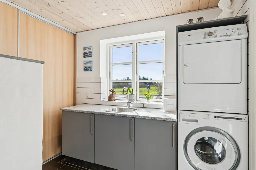 Buanderie - Modernised Villa with Forest View in West Jutland