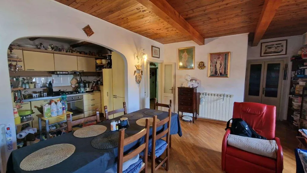 Rustic Trilocale with Balcony in Todi