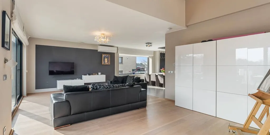 Séjour - Duplex avec Terrasse et Jardin à Genk
