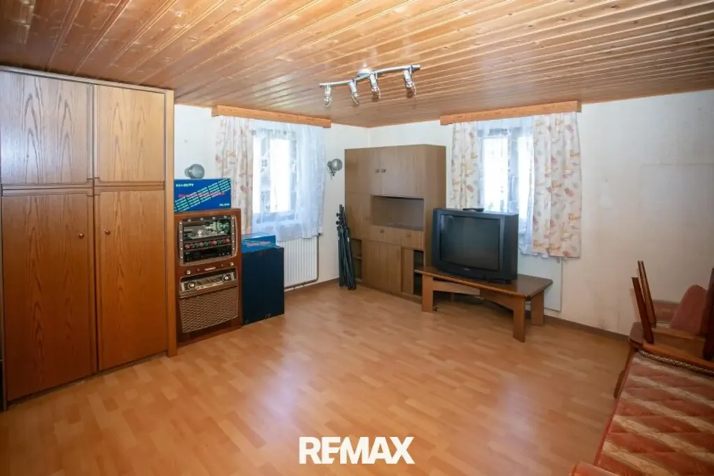 Elutuba - Spacious House with Workshop in Kautzen