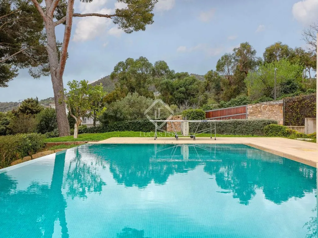 Piscine - Architectural Villa with Sea View in Aiguablava